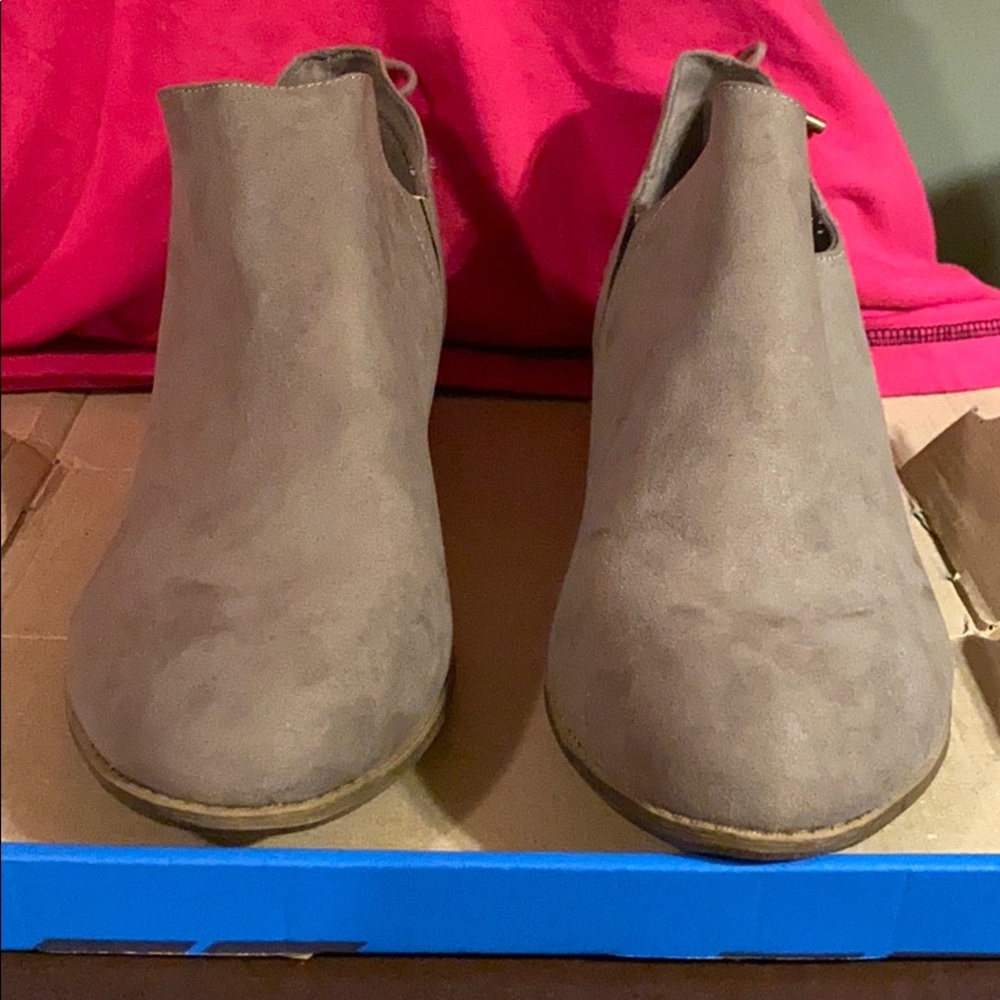Women’s American eagle shoes size 12